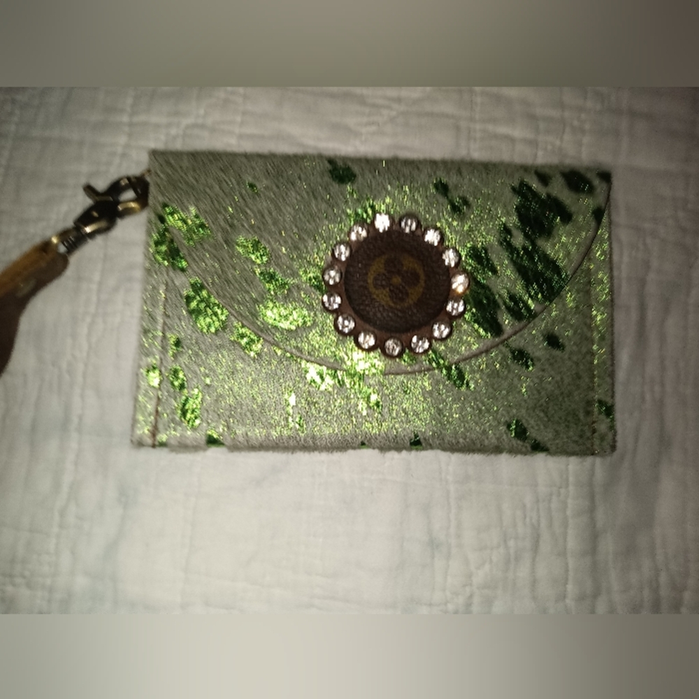 EUC KEEP IT GYPSY Green Metallic Card Holder Wristlet with Rhinestone Detail